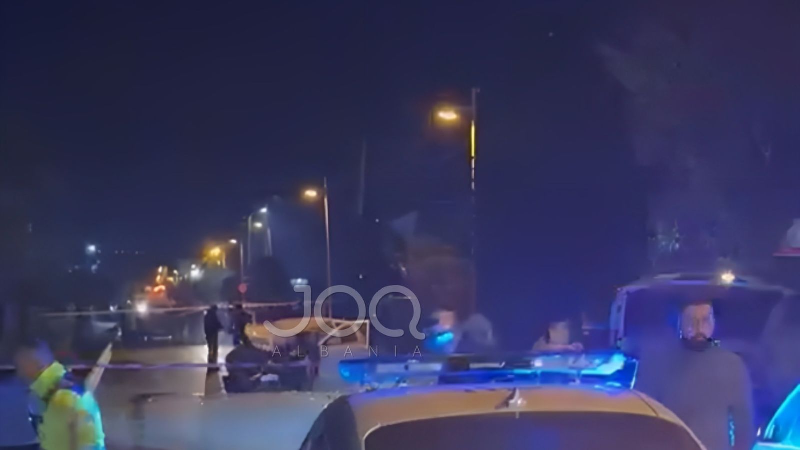 Automjeti përplas motorin  humb jetën drejtuesi  plagoset pasagjerja