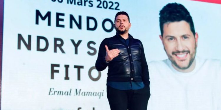 Dyshime për skandal fiskal  Pagesat me zarfa dhe pa fatura në trajnimet motivuese të Ermal Mamaqit