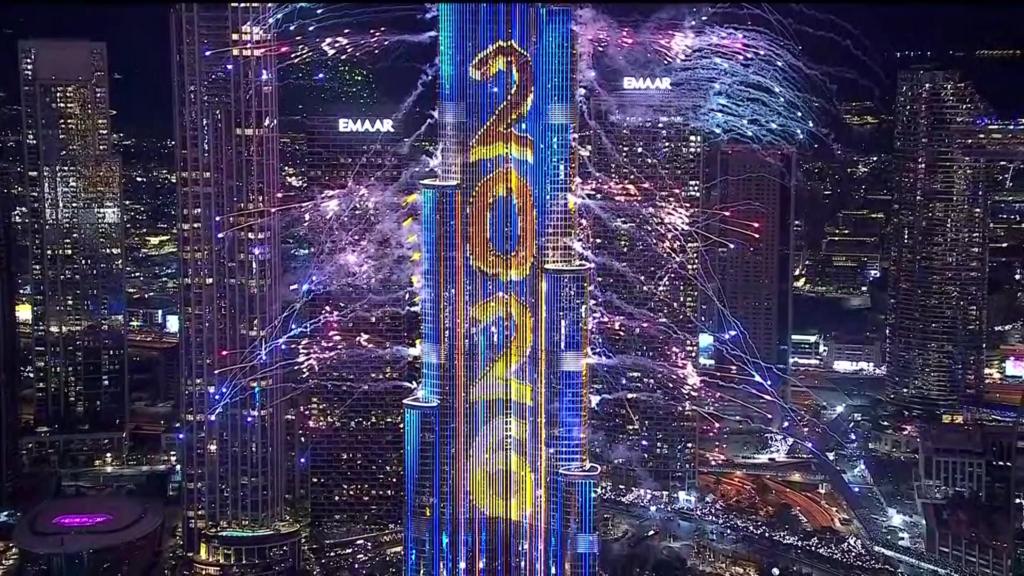 Dubai mirëpret 2026 ën me një spektakël madhështor fishekzjarrësh në Burj Khalifa