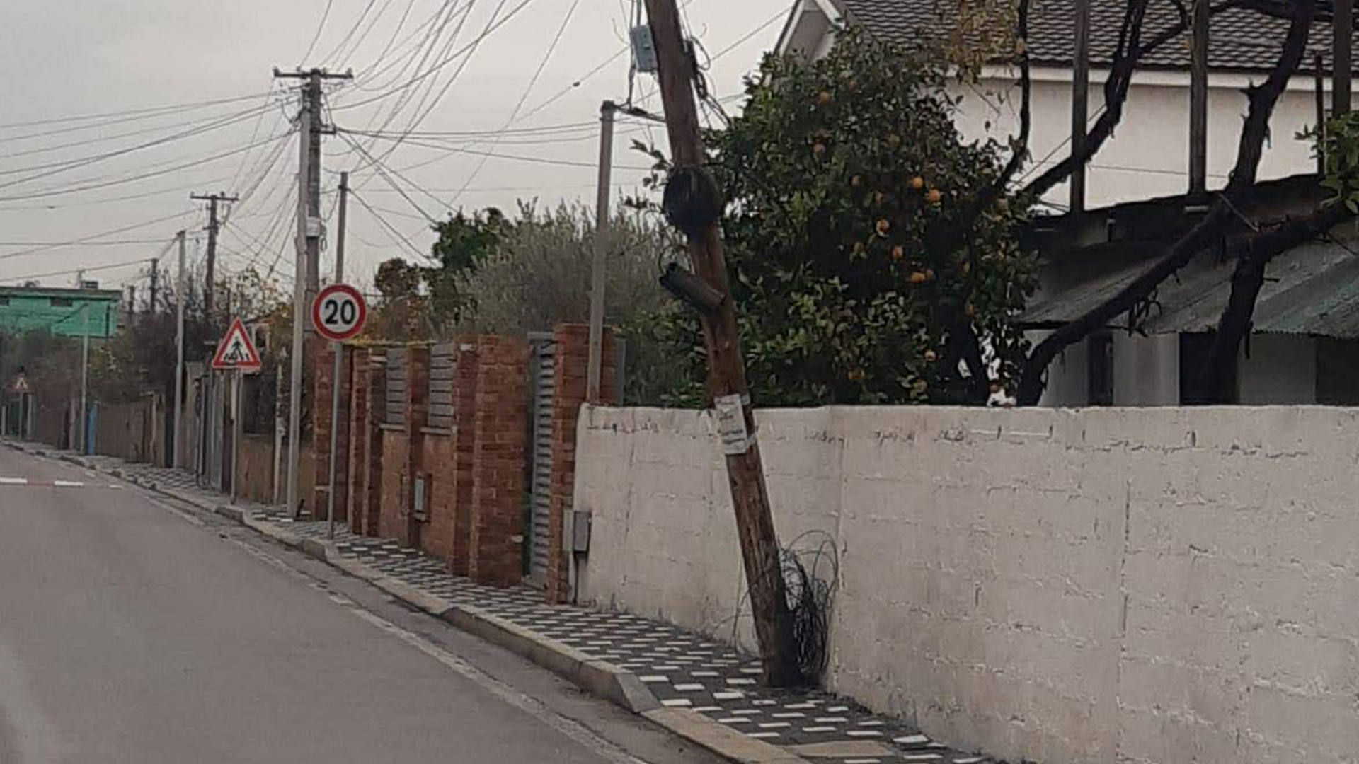 Shtylla e amortizuar në rrugën Lunxheri rrezikon banorët e Laknasit