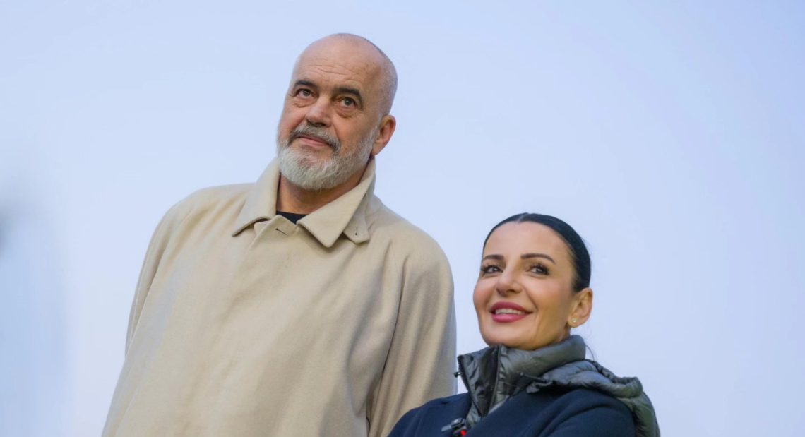 U ankua se pa Ballukun ngec qeveria  por Rama i ngriti vetë avionët për në Kanada