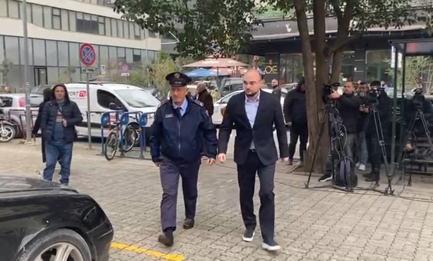 I përfshirë në aferat e Ballukut, Erald Elezi i KESH paraqitet në SPAK