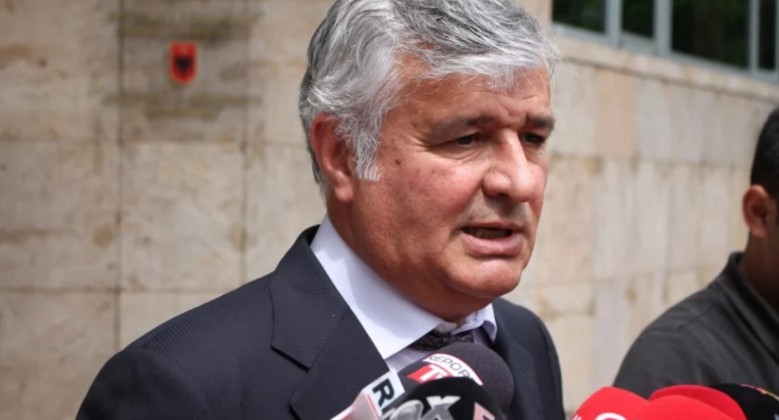 “Agasi është jashtë vendit për të lidhur marrëveshje biznesi, Meçen se njeh fare”