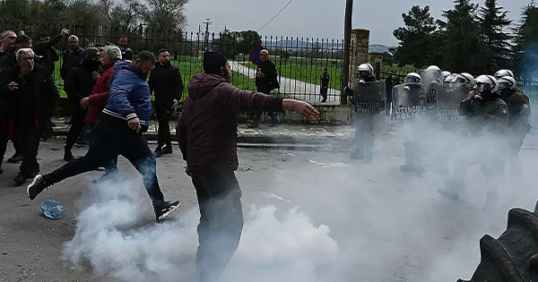Frikë dhe kaos në Selanik  Fermerët grekë dalin në protestë masive me traktorë