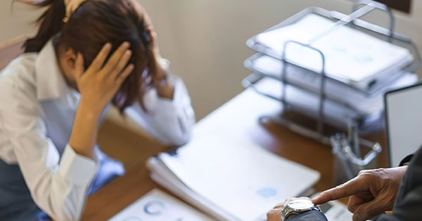 Pushohet nga puna sepse shkonte 40 minuta më herët