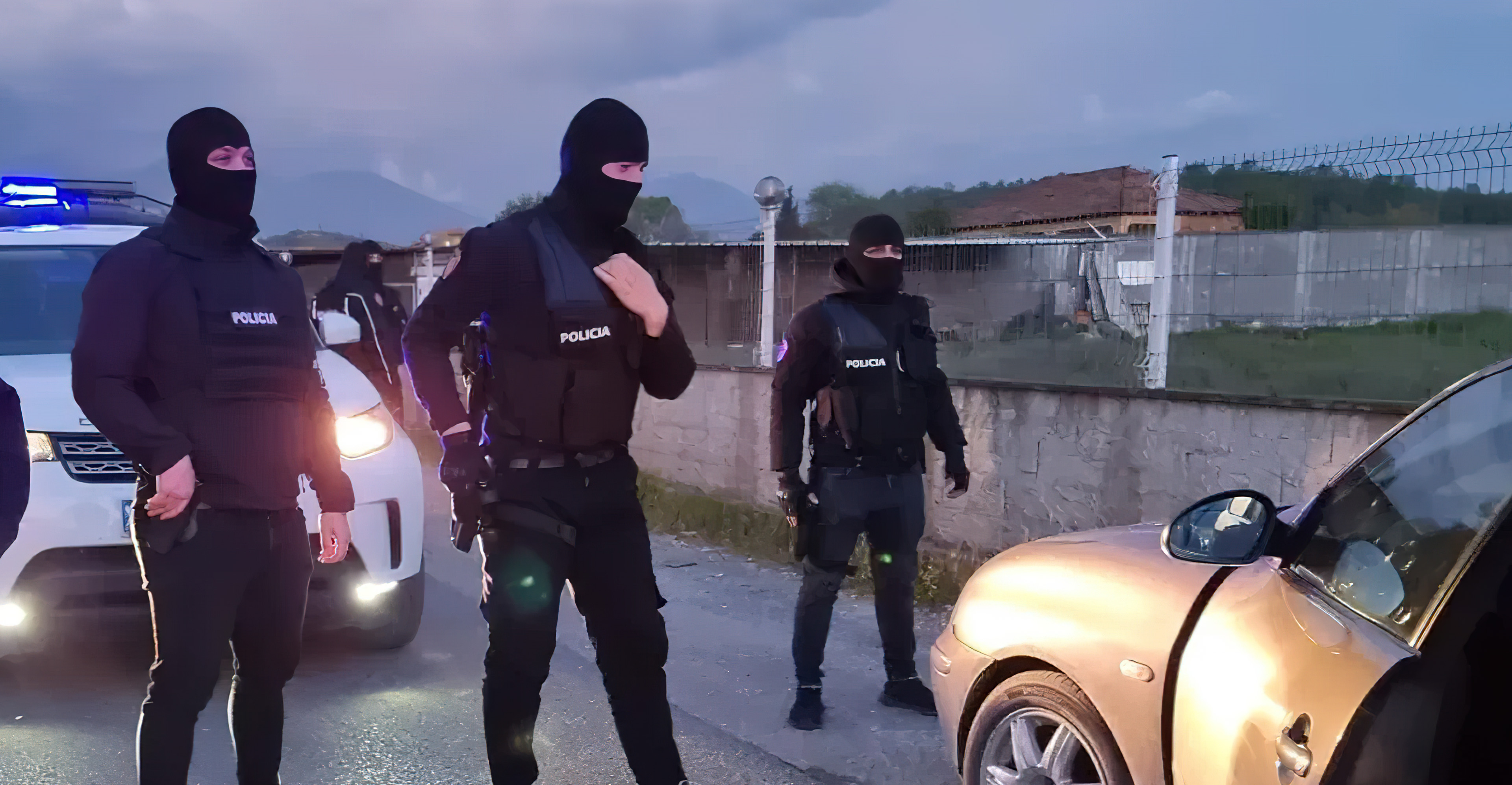 Nëse të merr peng policia  kë duhet të telefonojmë 