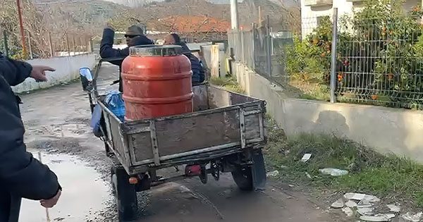 Cërrik  Lagjja Fermë prej 6 ditësh pa ujë të pijshëm  banorët kërkojnë ndërhyrje urgjente