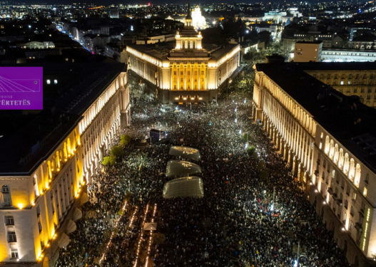 Mijëra të rinj protestojnë në Tiranë kundra çmimeve të larta të qirave