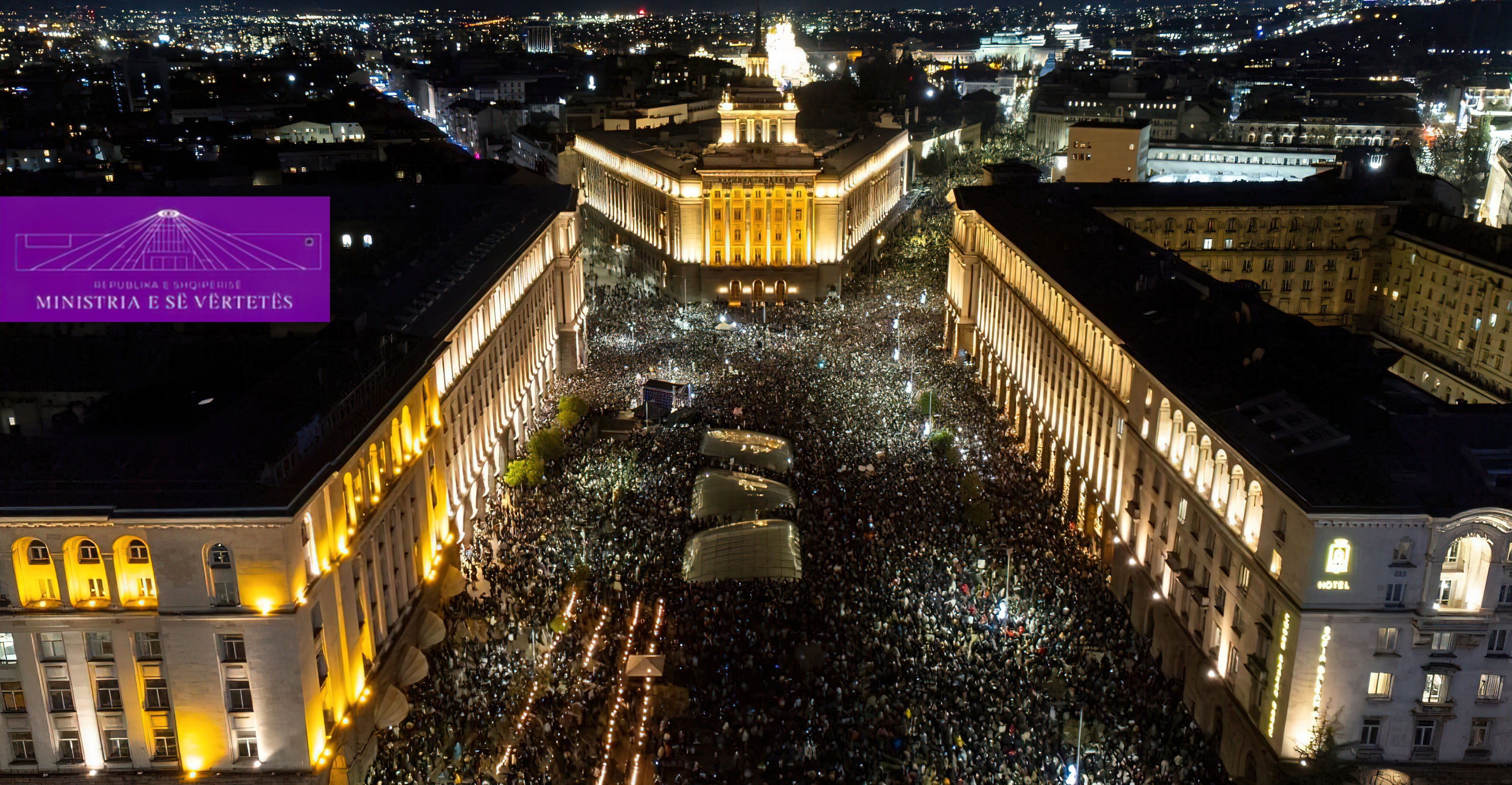 Mijëra të rinj protestojnë në Tiranë kundra çmimeve të larta të qirave