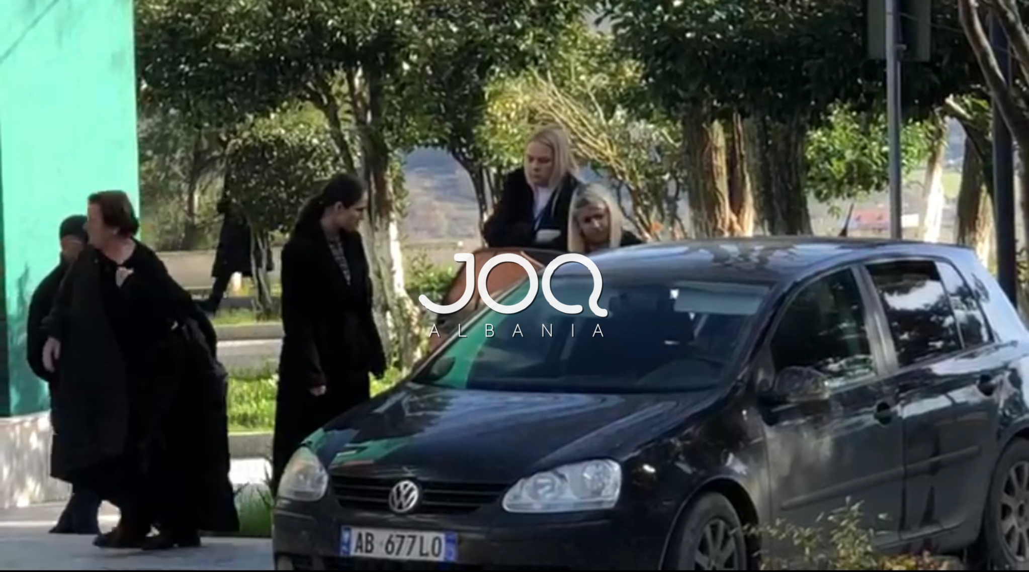 Nëna kërkon djalin  i mituri qan dhe ulëret me të madhe  Punonjëset bëjnë sehir