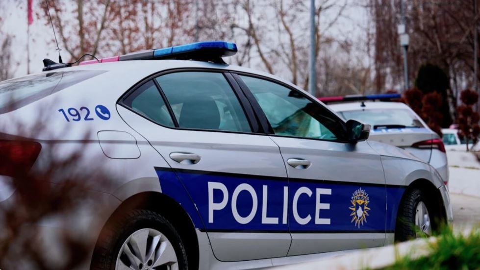 Therje me thikë brenda shkollës në Prizren, 13-vjeçari plagos 19-vjeçarin