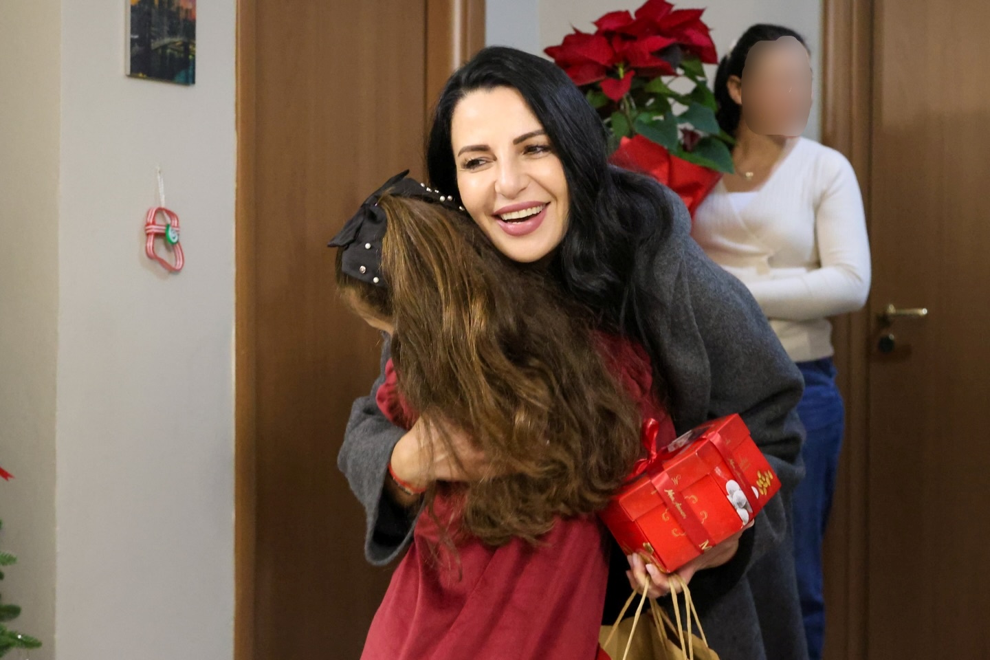 Balluku  diss  drejtësisë  Feston në gaz Krishtlindjet me lekët që ua vodhi shqiptarëve