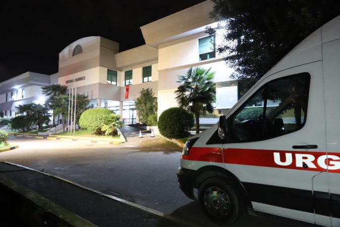 Thellohet skandali në Spitalin e Durrësit   Vëllai im vdiq aty  infermierët kujdeseshin vetëm nëse merrnin ryshfet  