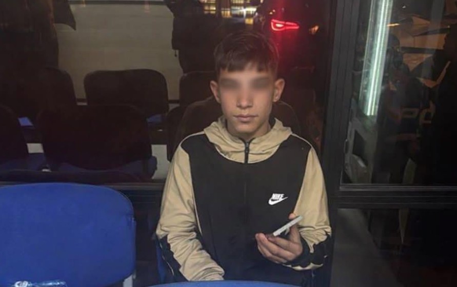 U kap gjatë tubimit të PD  10 vjeçari  Po laja sytë policia më rrahu  s po protestoja  Prindërit  Është me zemër