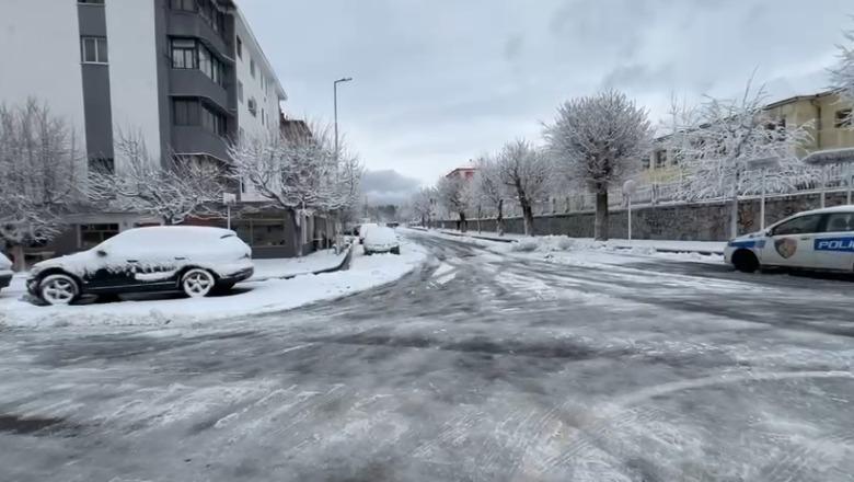 Mot i paqëndrueshëm në vend, shi, dëborë dhe ënie temperaturash deri në -10 gradë!