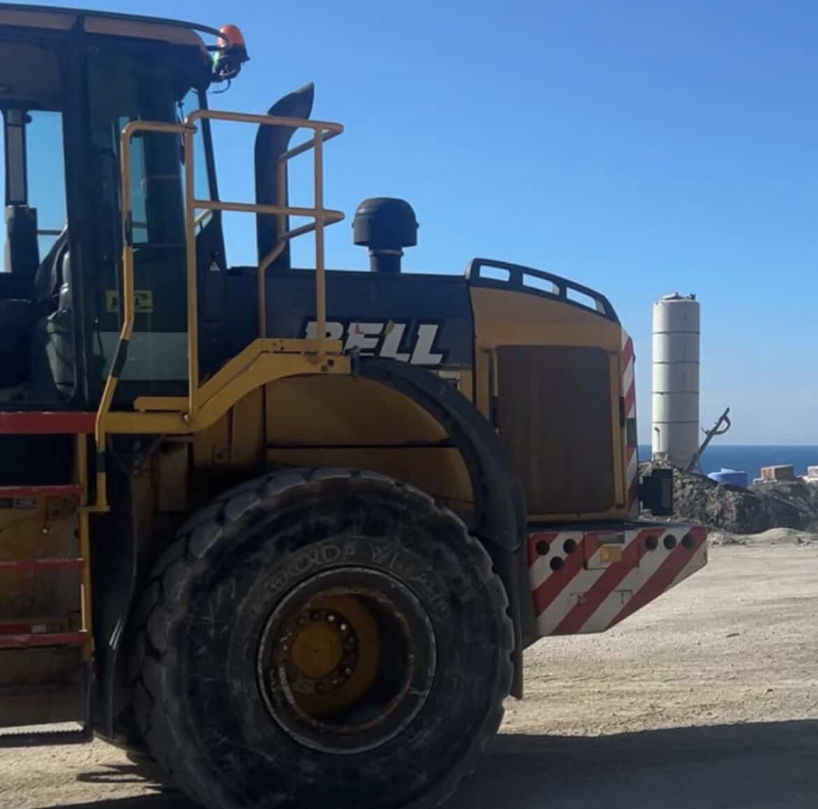 Punëtori me bukë në dorë humb jetën në kantier  fadroma e goditi nga pas për vdekje