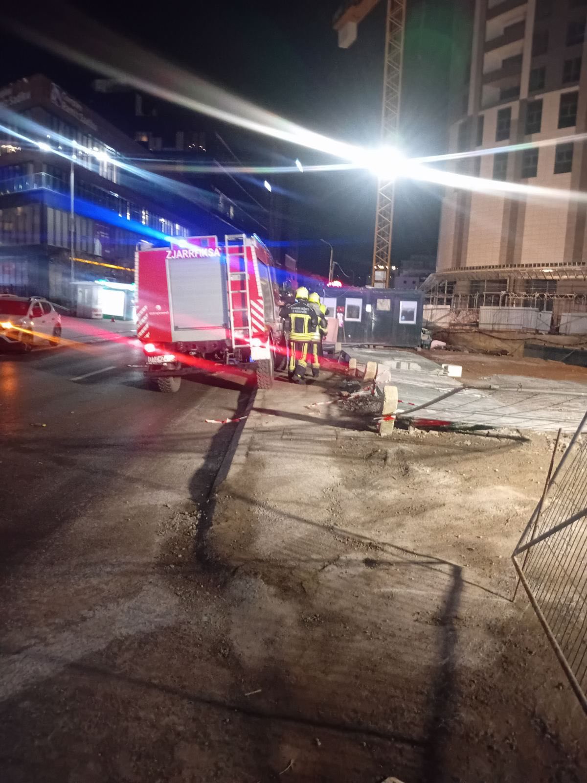 Erëra të fuqishme godasin Prishtinën, shkaktohen dëme materiale në disa zona