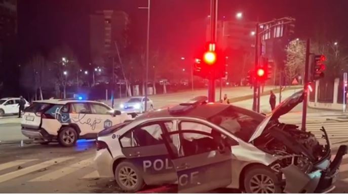 Aksidentohet vetura e policisë dhe një taksi në Prishtinë, lëndohen katër persona