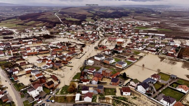 491 km lumenj dhe 398 zona në Kosovë të rrezikuara nga përmbytjet