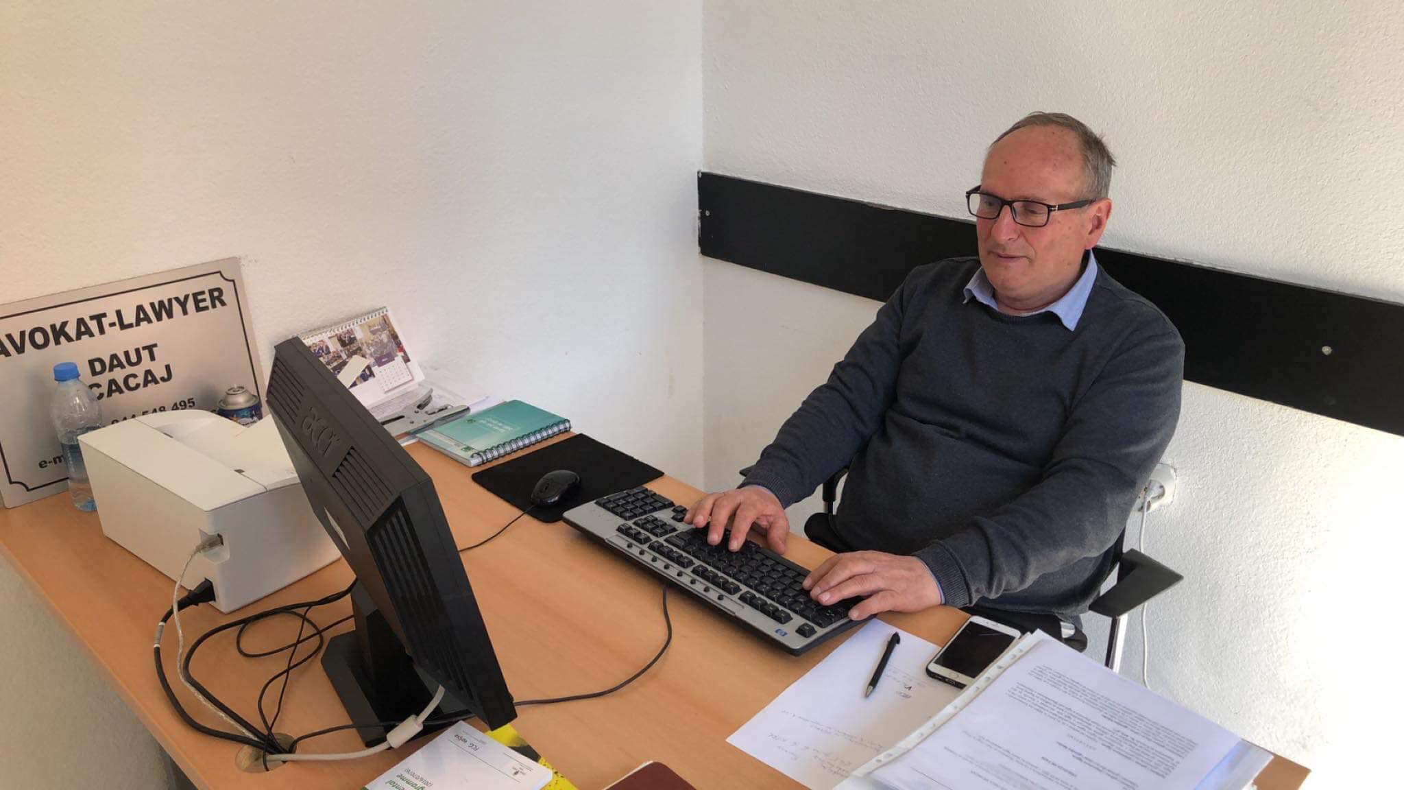 Ky është avokati i njohur që mbeti i plagosur me armë zjarri në Deçan