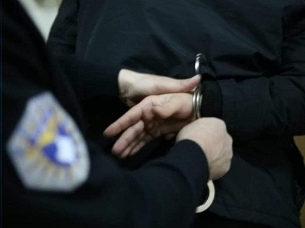 Arrestohen tre zyrtarë të Komunës së Prishtinës, dyshohen për marrje ryshfeti