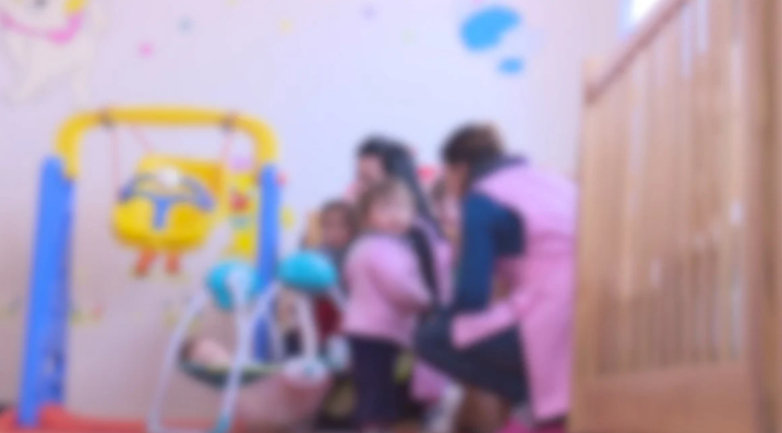 Edukatorja e kopshtit sulmohet me mjet të fortë nga nxënësi në Pejë, dërgohet në emergjencë