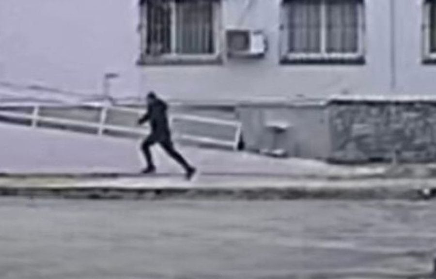  Audi  i bardhë e priste në oborr  momenti i arratisjes së Altin Ndocit