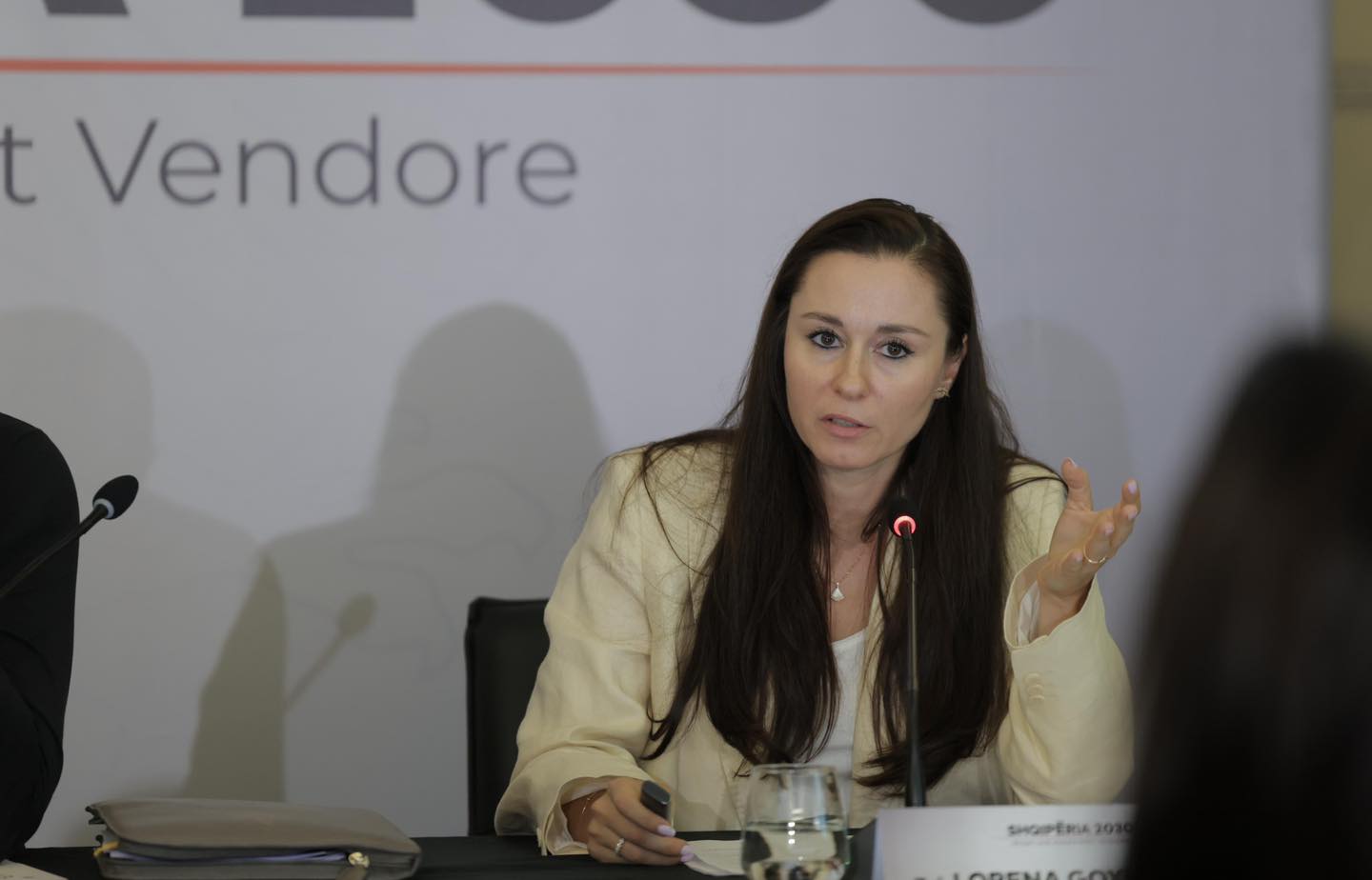 Vlonjatët me kosto shtesë, Lorena e ASHK me shpikje! Sjell Kadastrën e Vlorës në Tiranë