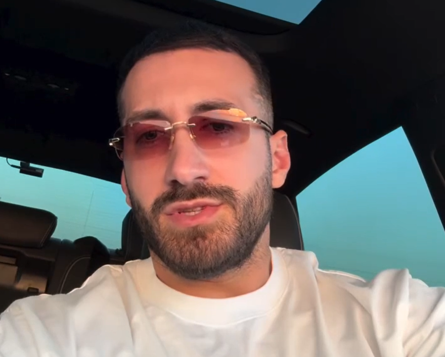 Sherr në Gjakovë: Shoqëruesi i këngëtarit Jozefin Marku përleshet me recepsionistin