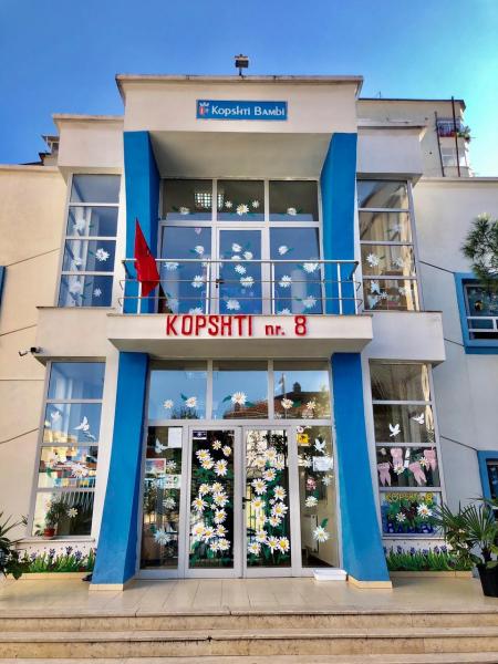 Denoncohet drejtoresha e kopshtit shtetëror  Bambi   Prindërit kërkojnë ndërhyrjen e Krimit Ekonomik 