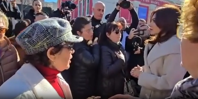 Tregtarët përzënë Elisa Spiropalin në Vlorë  T iu vijë turp që vini