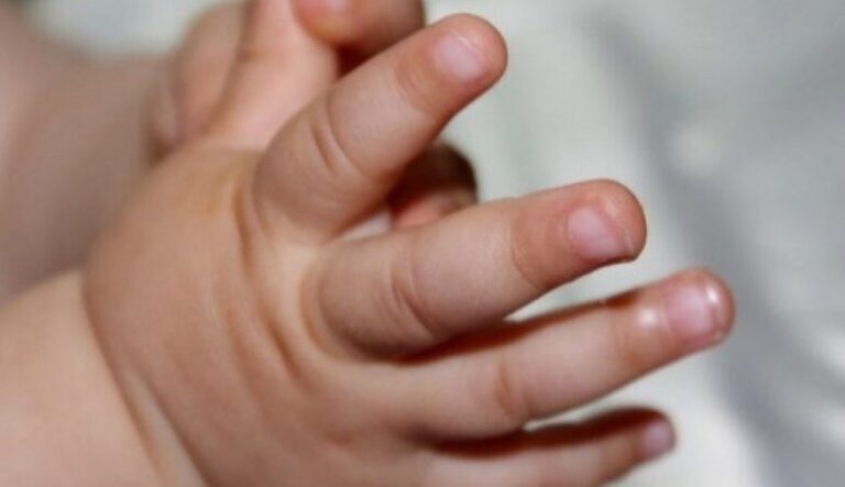 Pse të porsalindurit nuk kanë lot ose djersë? Çfarë thonë studimet