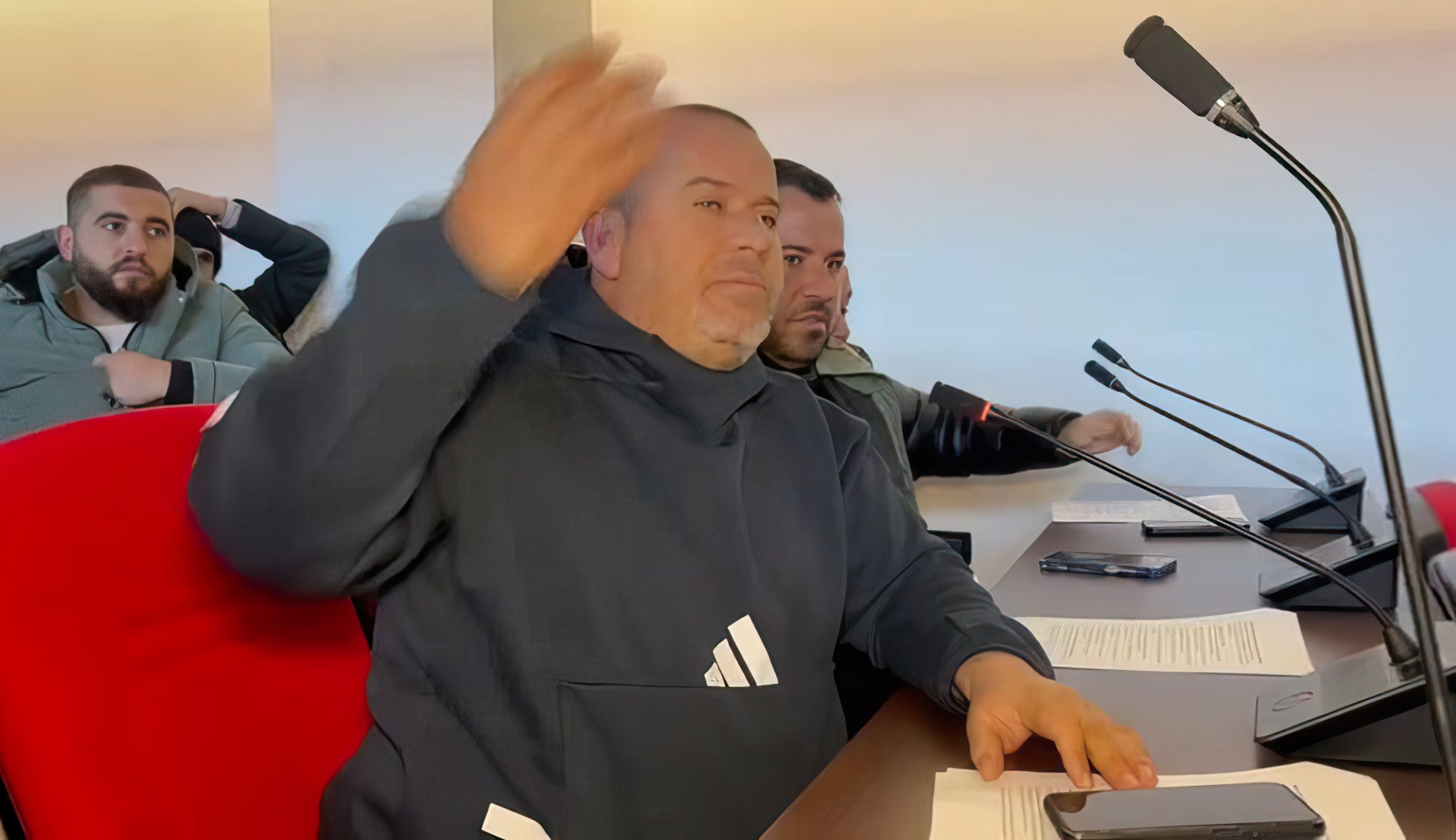 VIDEO/ Fermerët e Maliqit revoltohen në Këshillin Bashkiak: Duam dëmshpërblim