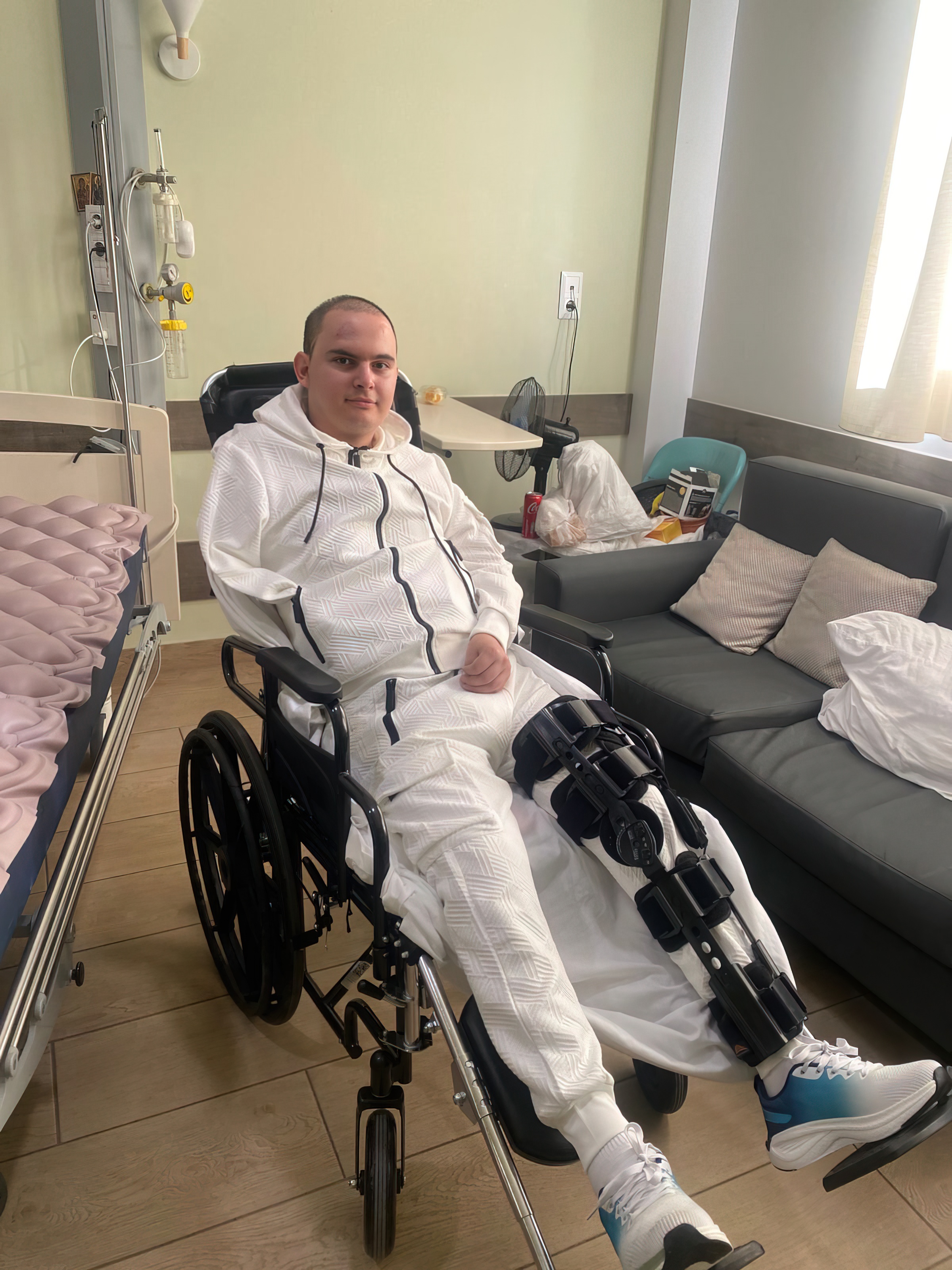 Oresti ka nevojë për ne  le ta ndihmojmë të ngrihet sërish në këmbë