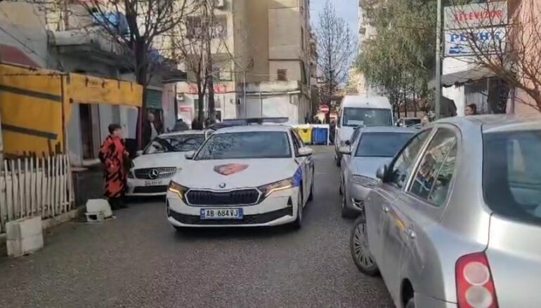 Babai në Durrës dhe gruaja ishin divorcuar  plagosi vajzën e tij pasi ajo refuzoi të ribashkohej