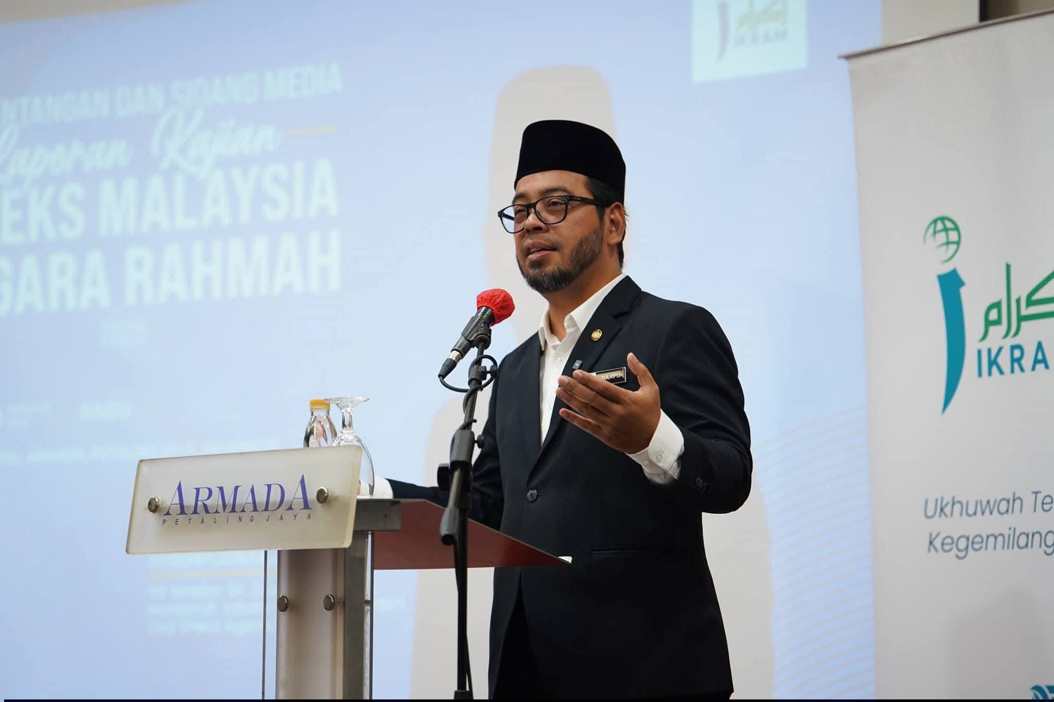 Ministri malajzian habit rrjetin  Stresi në punë i kthen njerëzit homoseksualë 