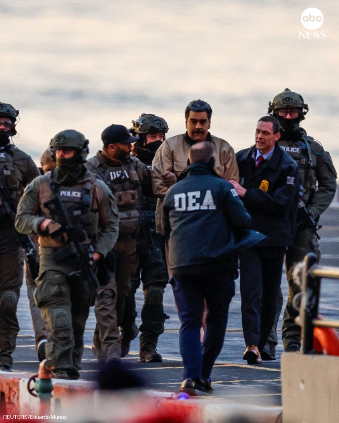 Maduro fluturon me helikopter drejt gjykatës amerikane pas akuzave për narkoterrorizëm