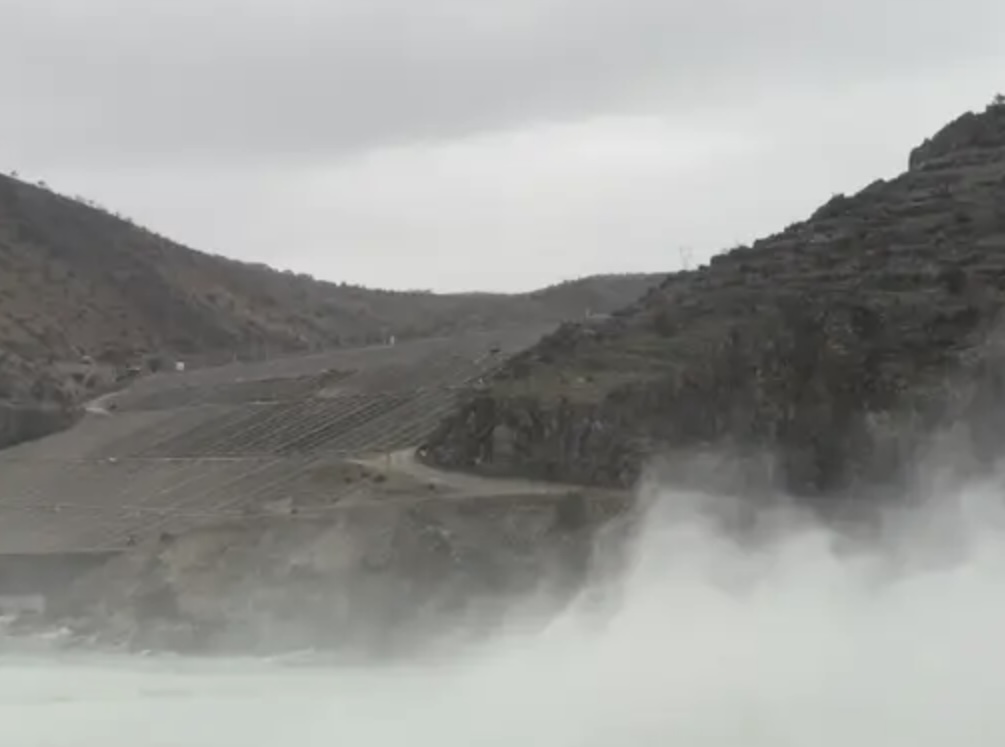 Lumi Gjadër del nga shtrati, fshatra të bllokuara dhe zona pa energji në veri