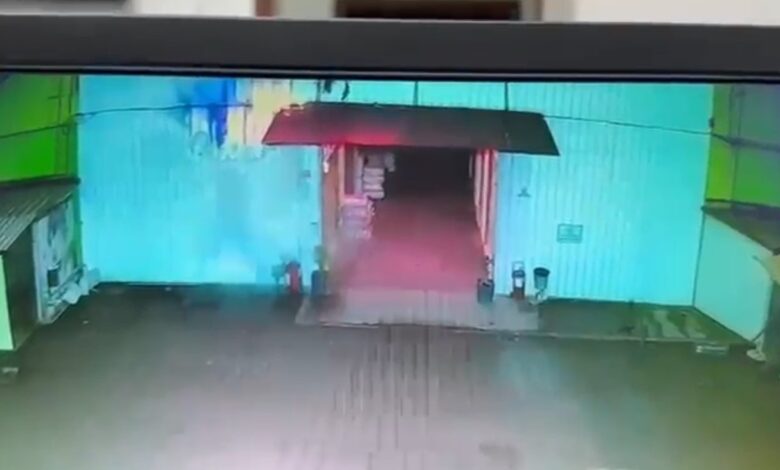 Si nisi zjarri në tregun te “5 Maji”, dalin pamjet nga momentet e para