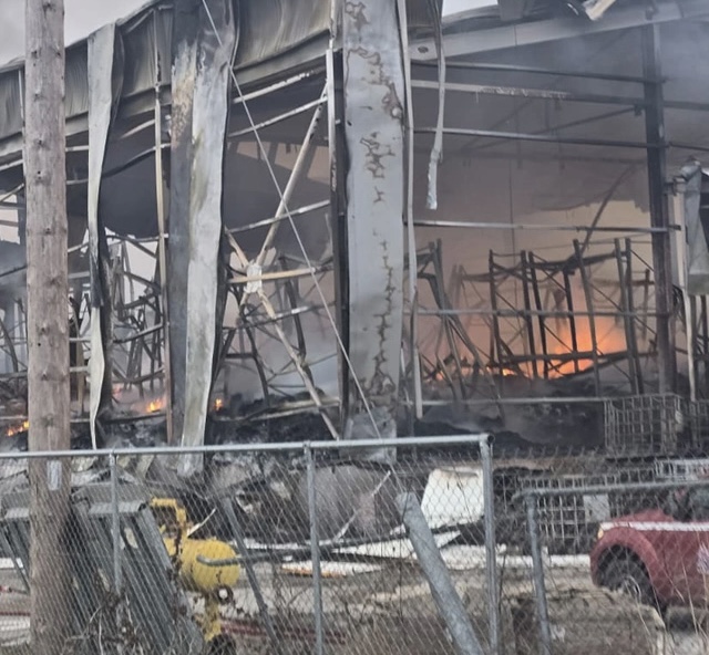 Shpërthen në flakë fabrika e biskotave në Greqi  Tre gra humbin jetën  dy të zhdukura