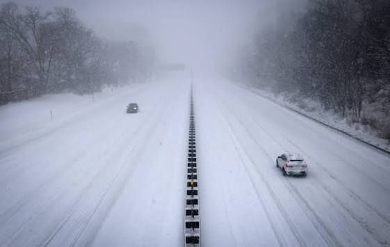Stuhia e fuqishme e dëborës godet SHBA në  Viktima  ndërprerje energjie dhe kaos në transport