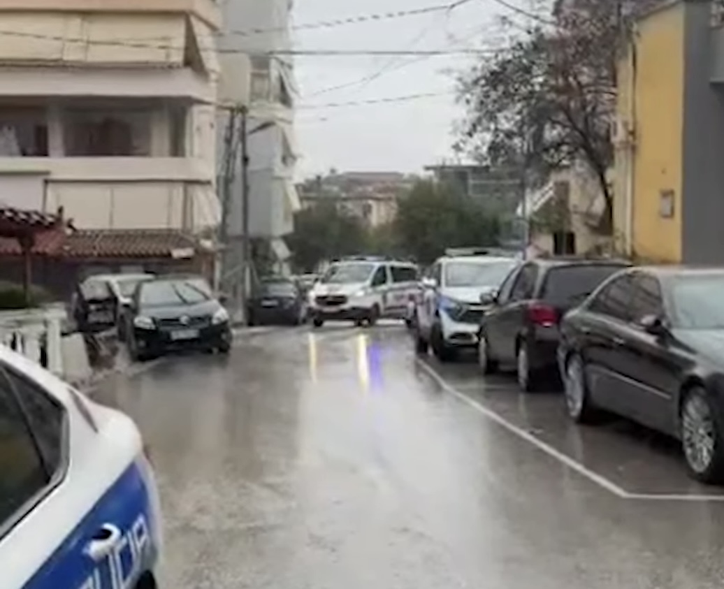 Sherr mes disa personave në Sarandë  27 vjeçari goditet me thikë në shpinë