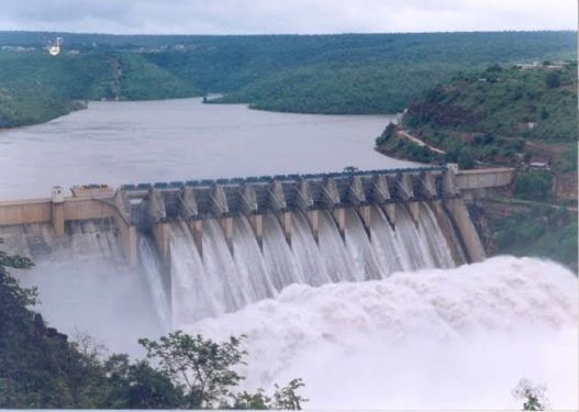 Shqipëria është përmbytur, si vendi ynë po humb MILIONA € nga Gys Verdho i KESH se nuk mund të shesë energji