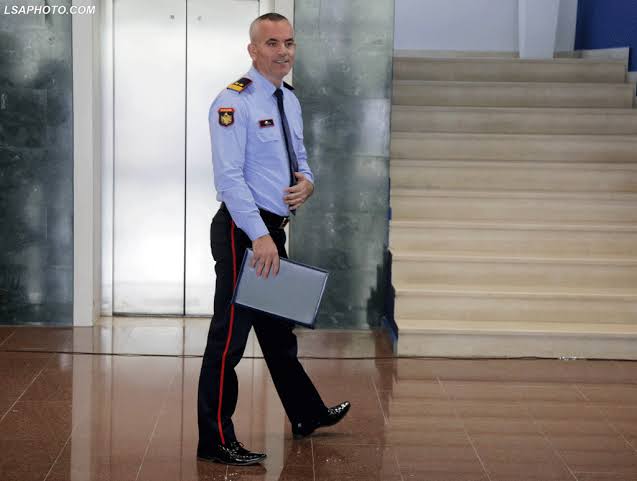 Shoku izraelit i Ramës dhe Ardi polici morën koncesionin e prodhimit të armëve në Shqipëri me kompani 1000€