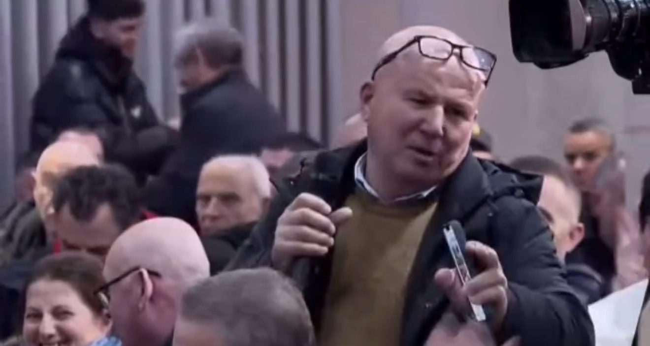 Demokrati i shpall ultimatumin Berishës në sy: Merr 50 deputetë me 50 kamiona të bllokojmë bulevardin! S’dua foltore