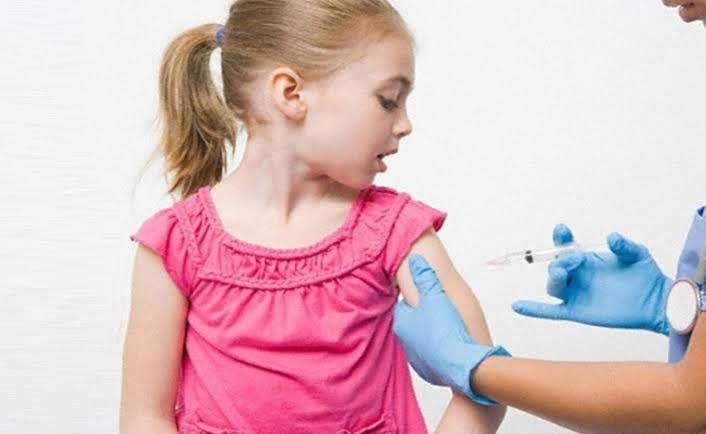 Prindërit po refuzojnë kryerjen e vaksinave të fëmijëve të tyre  frikë se shkaktojnë autizëm