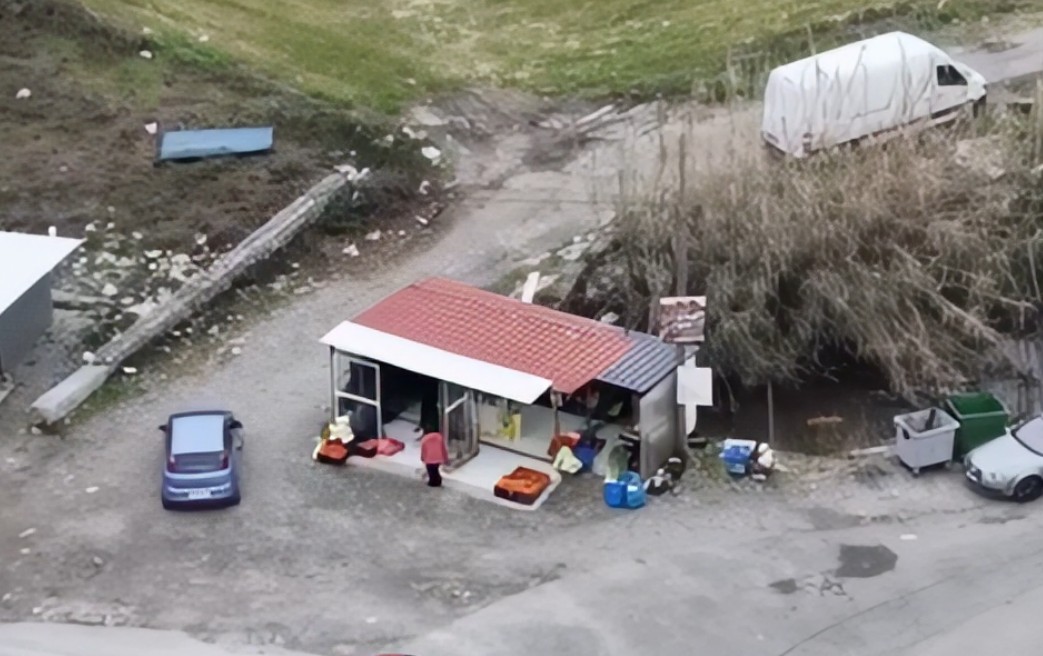 Kioska mbi kanal burim aksidenti për qytetarët në Mjedë