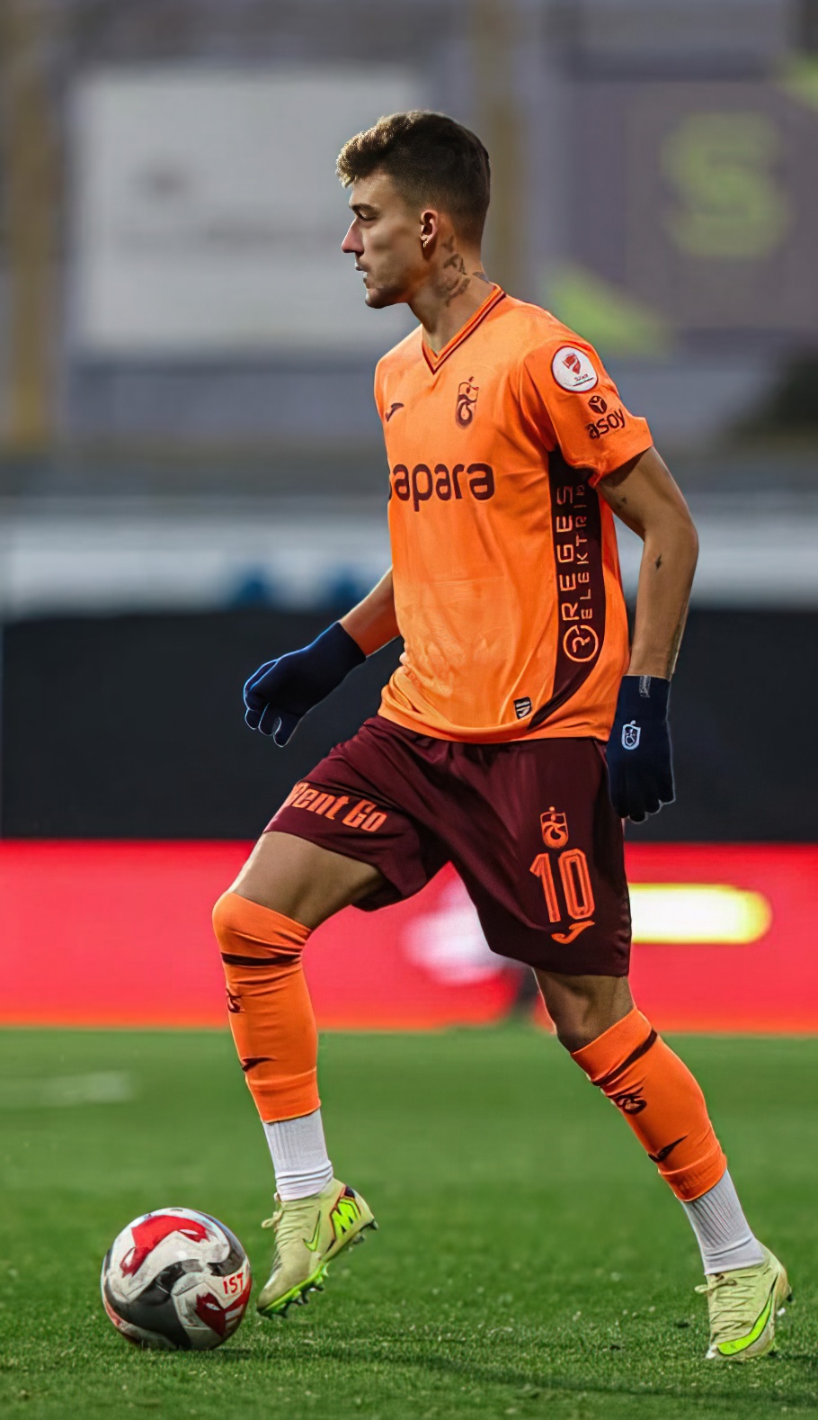 Ernest Muçi nuk di të ndalet  shënon dopietë dhe ndez tribunën