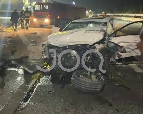 Aksident i frikshëm në Laç   Audi  bëhet  copë copë   plagosen rëndë tre persona