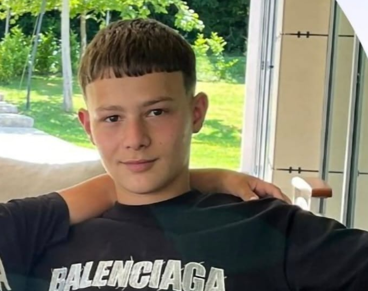 URGJENTE: Zhduket 14-vjeçari nga Hasi, kërkohet ndihmë për gjetjen e tij